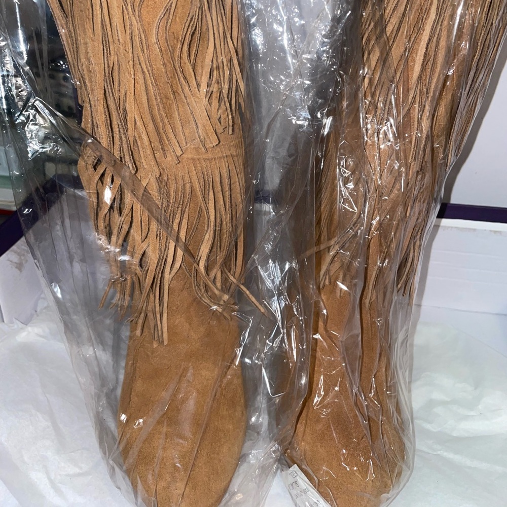 Brand new still in box mojo Moxy tan fringe boots